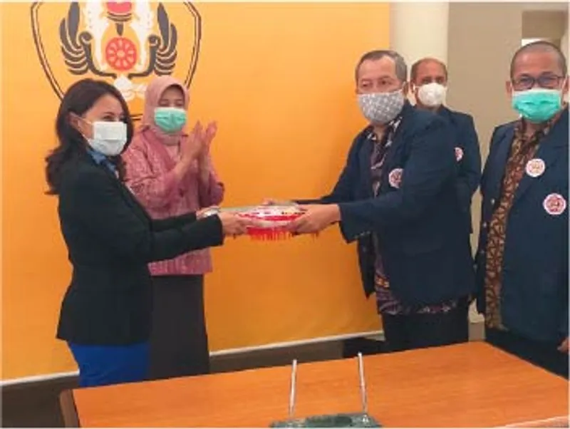 Irawati Hermawan Gantikan Hikmat Kurnia Jadi Ketua IKA Unpad 2020-2024 - image 1