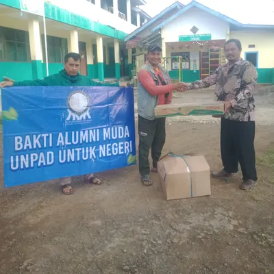 Empati dan Gotong Royong Alumni Muda UNPAD untuk Santri Pasca Kebakaran Pondok Pesantren di Cimaung