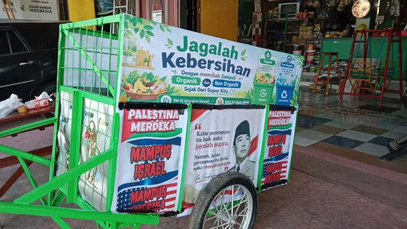 IKA Muda UNPAD Luncurkan Program "Bakti IKA Muda UNPAD": Reparasi dan Renovasi Gerobak Sampah Warga Kota Bandung - image 3
