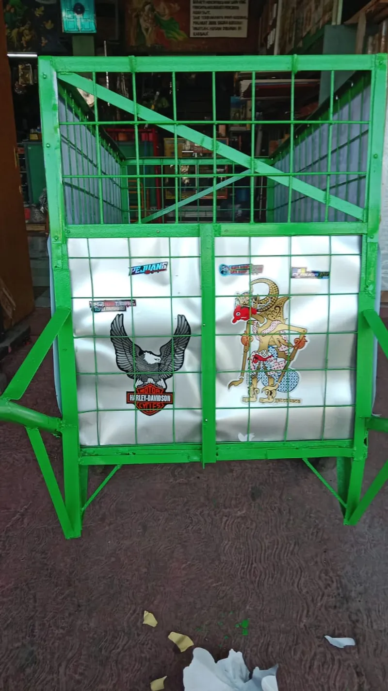 IKA Muda UNPAD Luncurkan Program "Bakti IKA Muda UNPAD": Reparasi dan Renovasi Gerobak Sampah Warga Kota Bandung - image 4