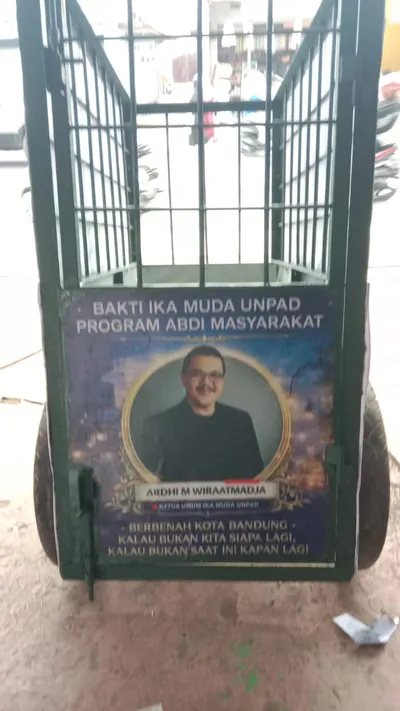 Ketua Umum IKA Muda UNPAD Kang Ardhi M Wiraatmadja Apresiasi Keberhasilan Program Bakti Renovasi Gerobak Sampah untuk Warga Kota Bandung